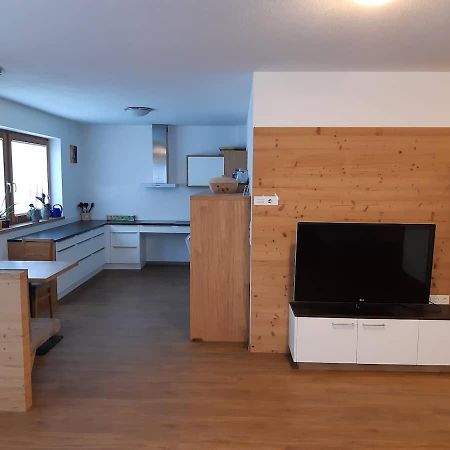 Grosszuegiges Apartment Georg Mayrhofen Barrierefrei Hollenzen エクステリア 写真