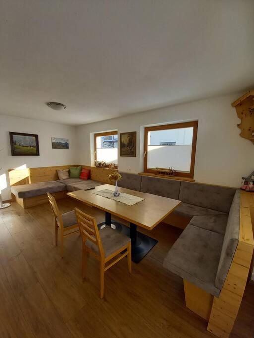 Grosszuegiges Apartment Georg Mayrhofen Barrierefrei Hollenzen エクステリア 写真