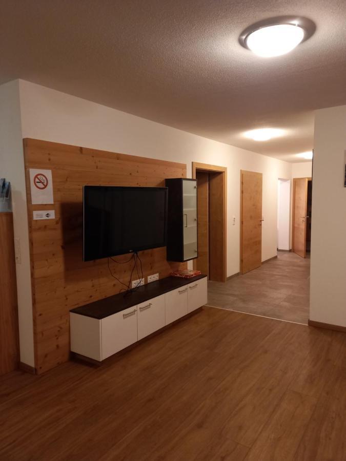 Grosszuegiges Apartment Georg Mayrhofen Barrierefrei Hollenzen エクステリア 写真