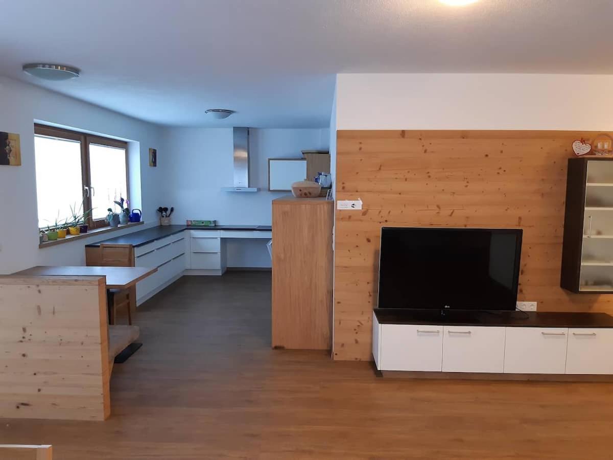 Grosszuegiges Apartment Georg Mayrhofen Barrierefrei Hollenzen エクステリア 写真