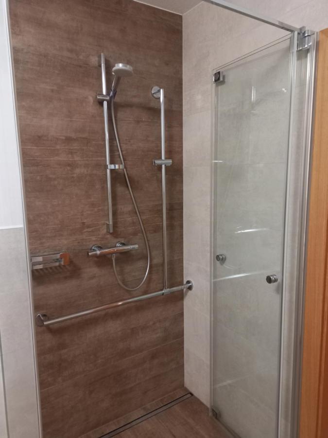 Grosszuegiges Apartment Georg Mayrhofen Barrierefrei Hollenzen エクステリア 写真