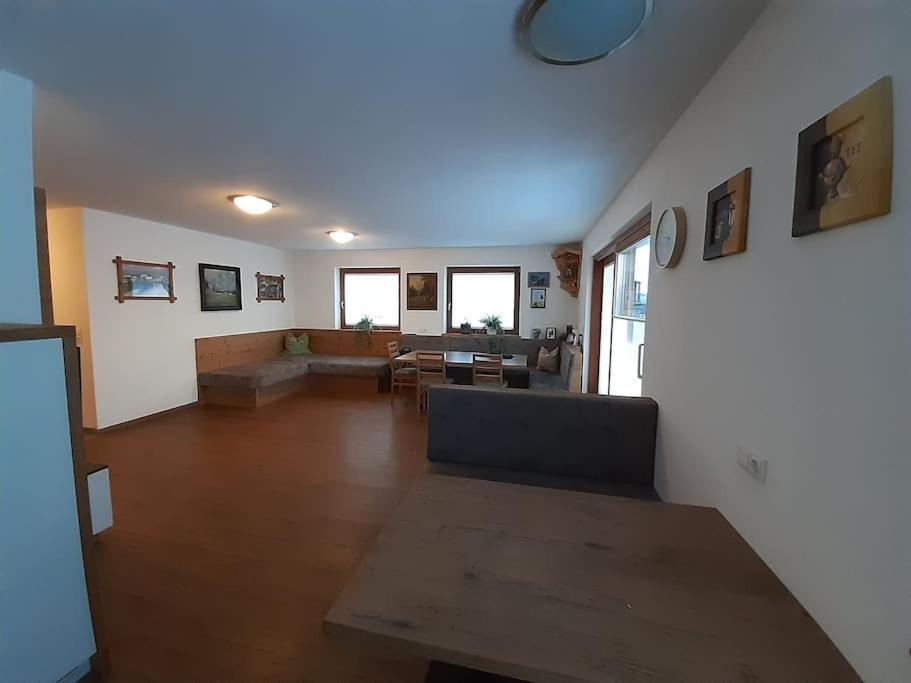 Grosszuegiges Apartment Georg Mayrhofen Barrierefrei Hollenzen エクステリア 写真